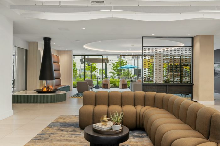 Leasing lobby