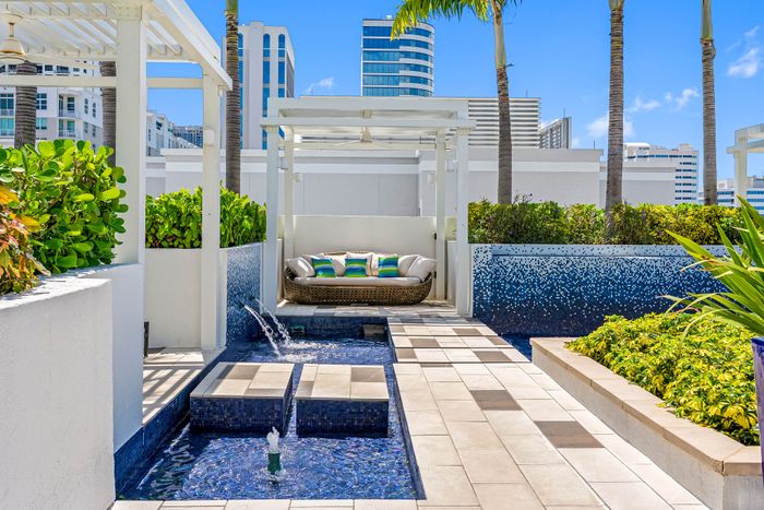 pool lounge seating