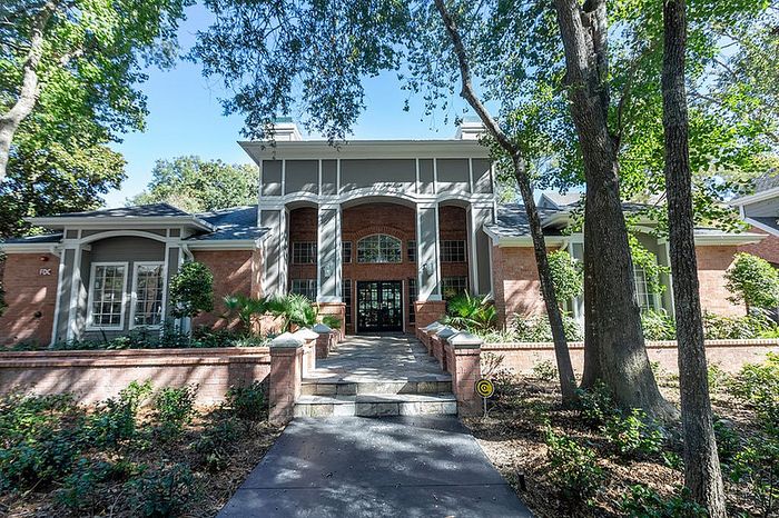 Leasing office entrance