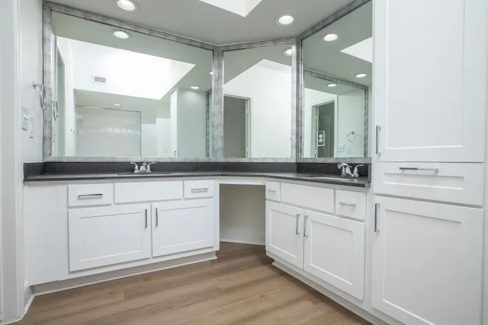 Bathroom vanity