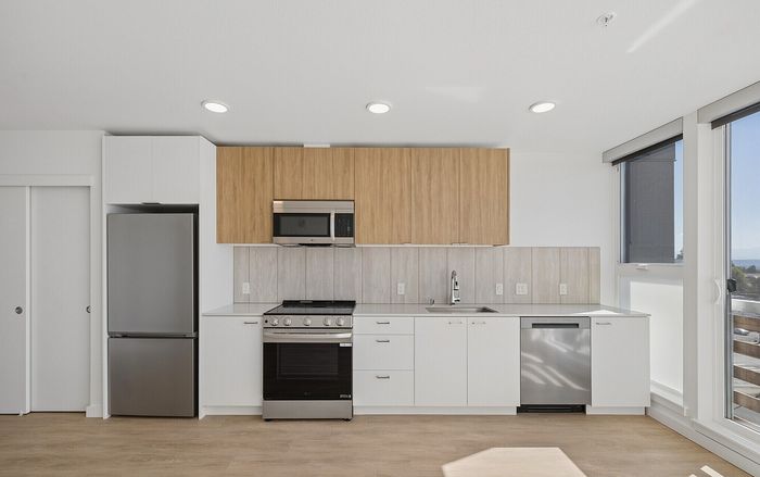Views at Angle Lake - Modern Kitchen