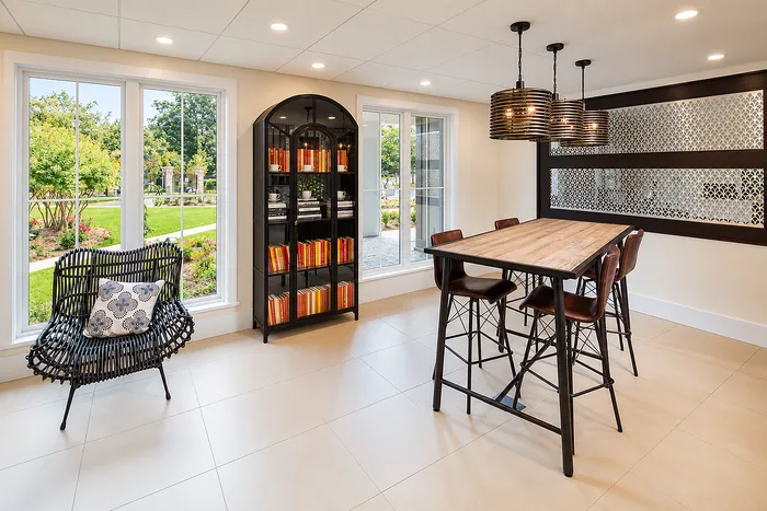 Avana Portico - Bright Lounge Area