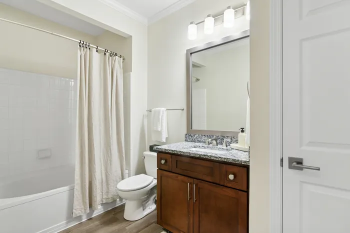 Avana Portico - Modern Bathroom