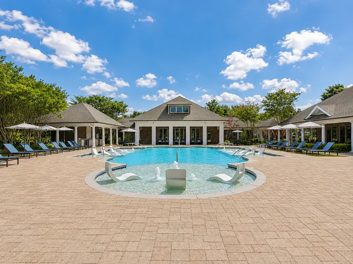 Avana Portico - Resort Style Pool