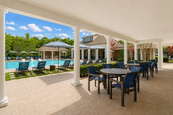 Avana Portico - Poolside Seating