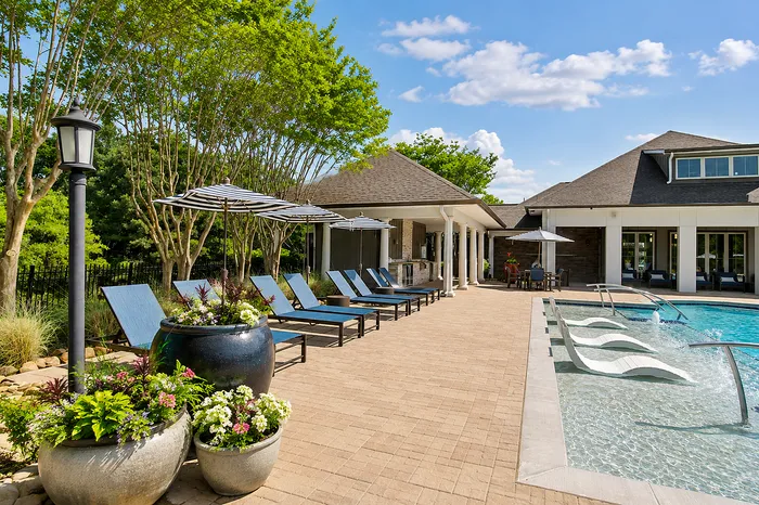 Avana Portico - Poolside Lounge Area