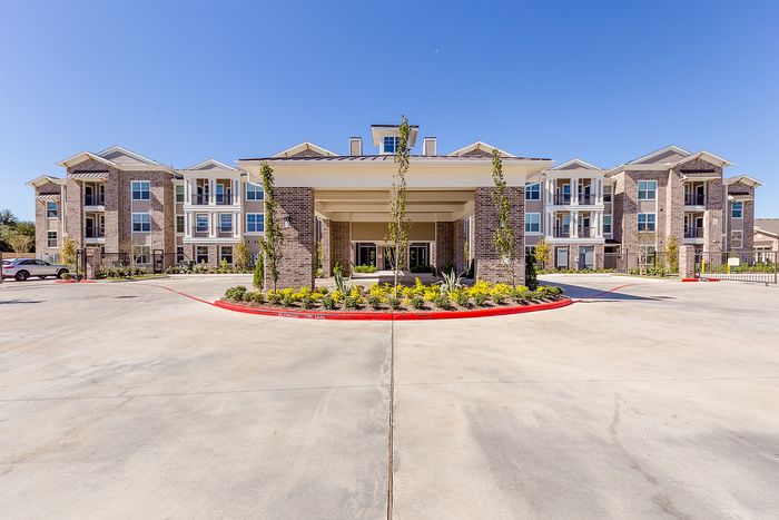 Outer view of the apartments and grounds