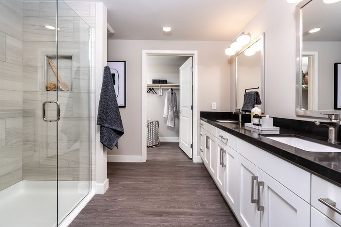 Spacious Bathroom