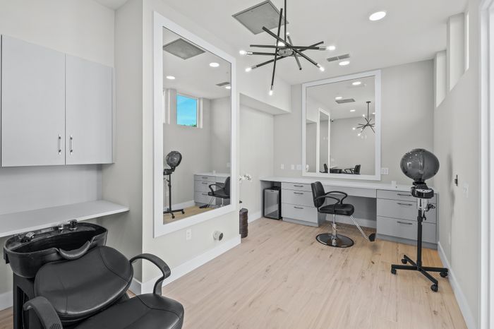 Salon