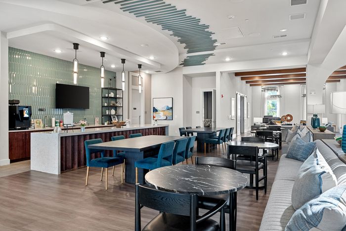 Resident Kitchen & Dining