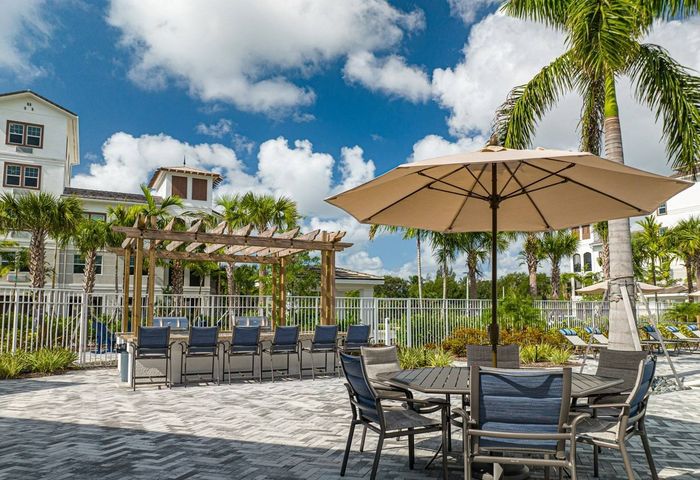 Outdoor kitchen  | Arcadia Gardens | Plano, FL  Apartments for Rent