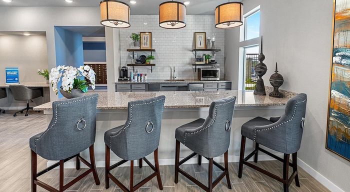 Leasing bar