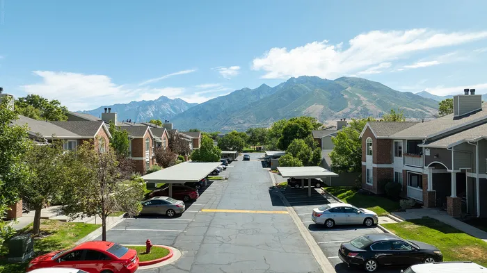 Charming residential neighborhood with picturesque mountain views, featuring well-maintained townhouses and convenient parking.