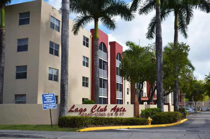 Entrance to Lago Club Apartments