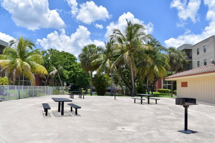 2500 Inverrary Club Apartments, exterior, picnic tables, barbecue grill, palm trees
