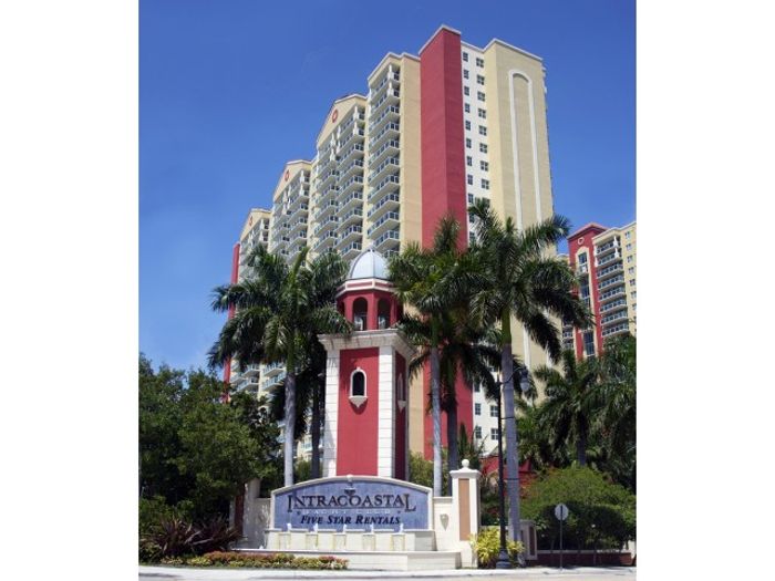 Intracoastal Yacht Club, exterior, property sign, palm trees, building exterior