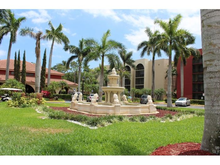 Aventura Harbor Apartments, exterior, fountain, palm trees, building exteriors.