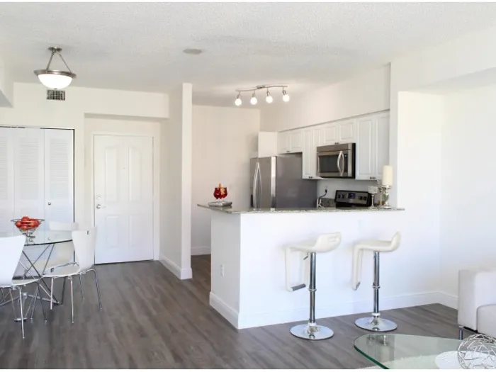 Intracoastal Yacht Club, interior, breakfast bar in kitchen