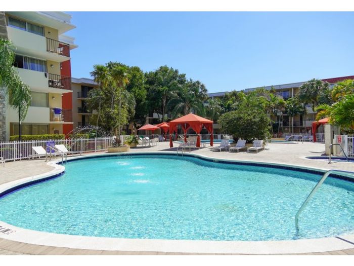 Colony at Dadeland Exterior | Two outdoor pools | One hot tub
