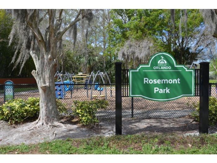 Rosemont Park, just steps from Aventura Orlando, Children's playground