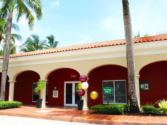 Royal Palms Leasing Office