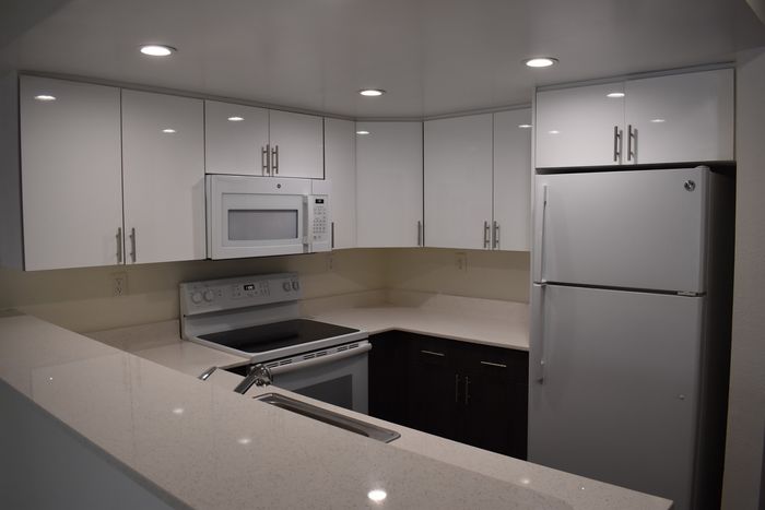 Aventura Harbor Apartments, interior, kitchen, white cabinets, white appliances, stove/oven, dishwasher, microwave