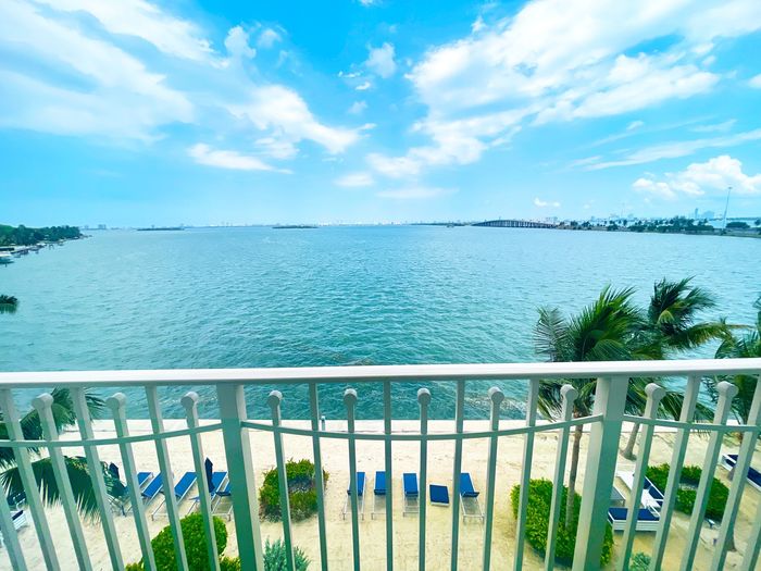 Beautiful 2 Bedroom Balcony with Ocean Views
