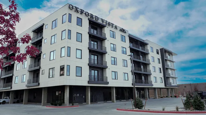 oxford vista building exterior and parking lot with sign
