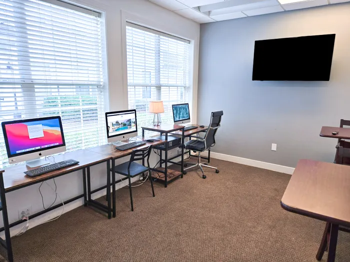 the view apartments community computer lab study room