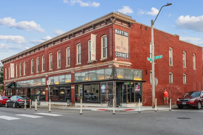 Martini Corner | Union Hill on Main | Kansas City, MO Apartments