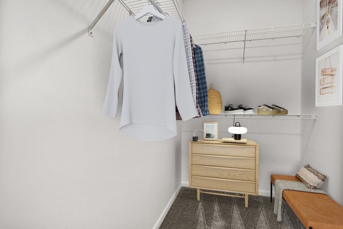 Closet | Luxe at Union Hill | Kansas City, MO Apartments
