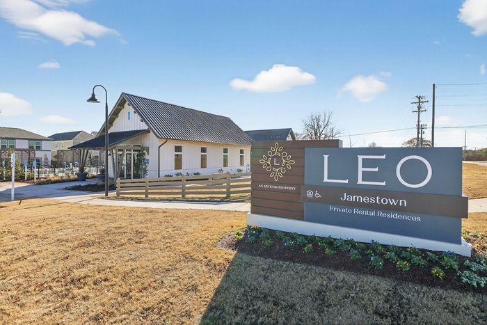 Inviting architecture of LEO Jamestown rental community, featuring modern design with serene surroundings.