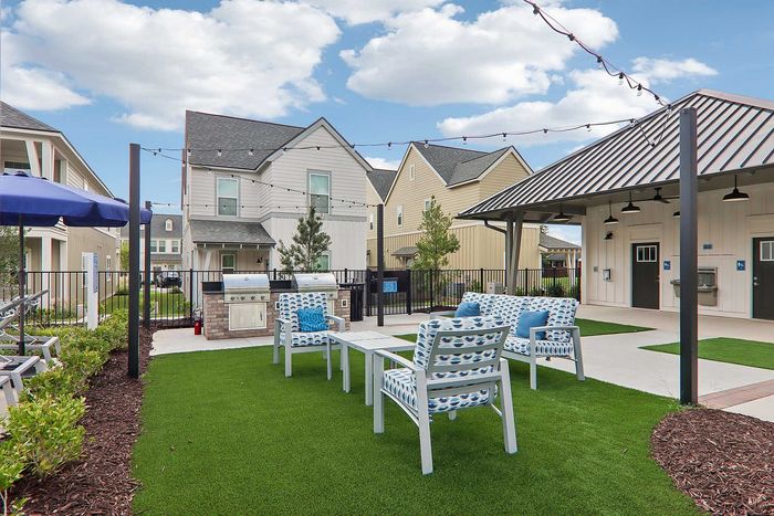 LEO Jamestown- Single Family Rental Homes - Outdoor Lounge Area