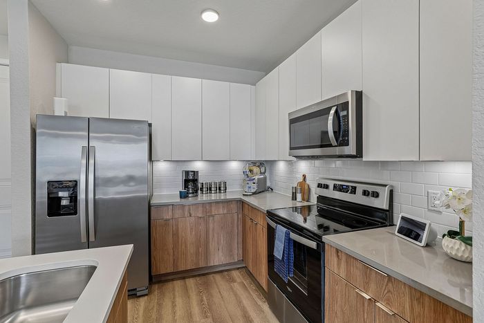 Kitchen at Mosaic at Lake Toho apartments - photo 4