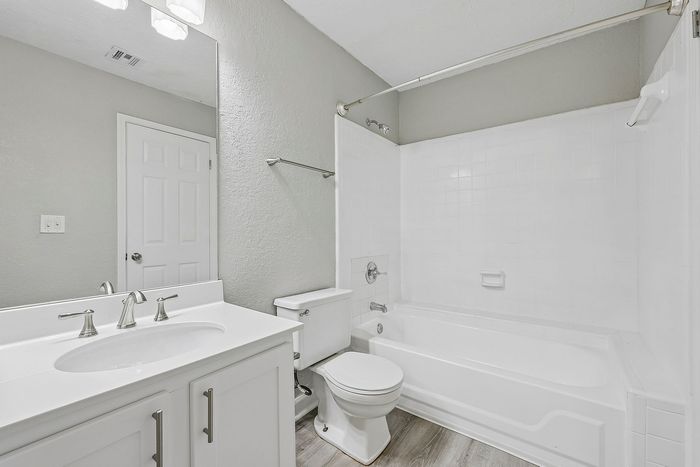 Advenir at Winterset - Bathroom