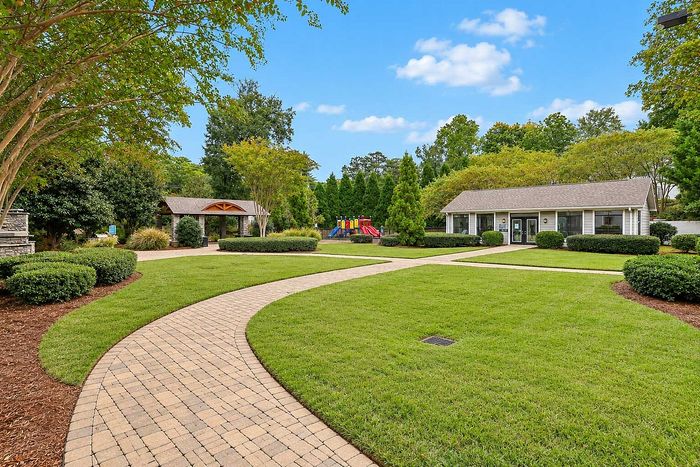 Advenir at Winterset - Landscaped Pathway
