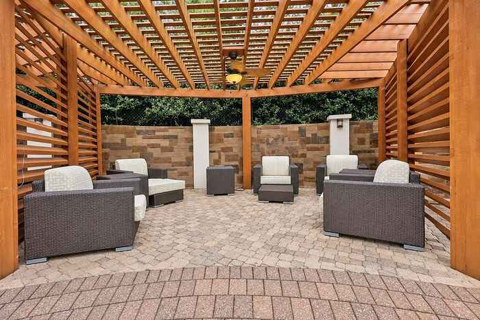 Advenir at Winterset - Outdoor Seating
