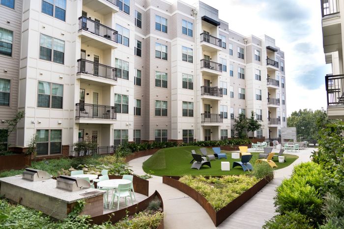Outdoor BBQ area and Lounging - landscaping |  | Paloma West Midtown | Atlanta Student Housing