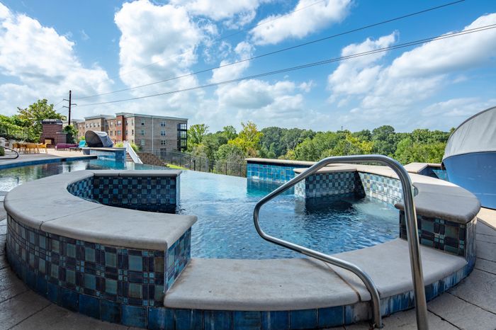 Resort Style Pool | The Bluff at Waterwoks Landing | Tuscaloosa, AL Student Apartments