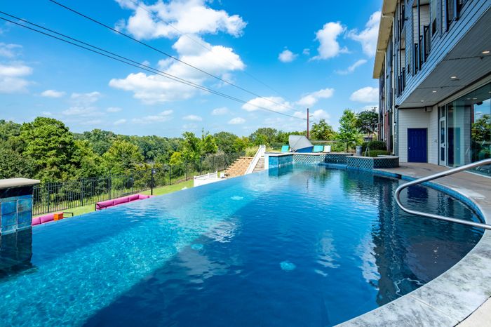 Swimming Pool | The Bluff at Waterwoks Landing | Off-Campus Tuscaloosa, AL Apartments