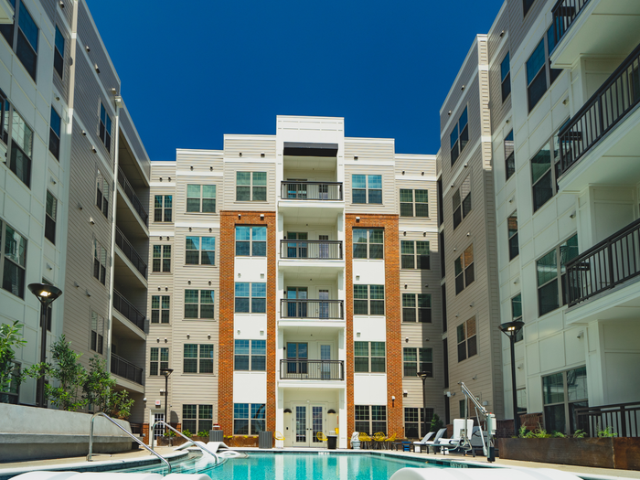 Swimming Pool | Paloma West Midtown | Atlanta Student Apartments