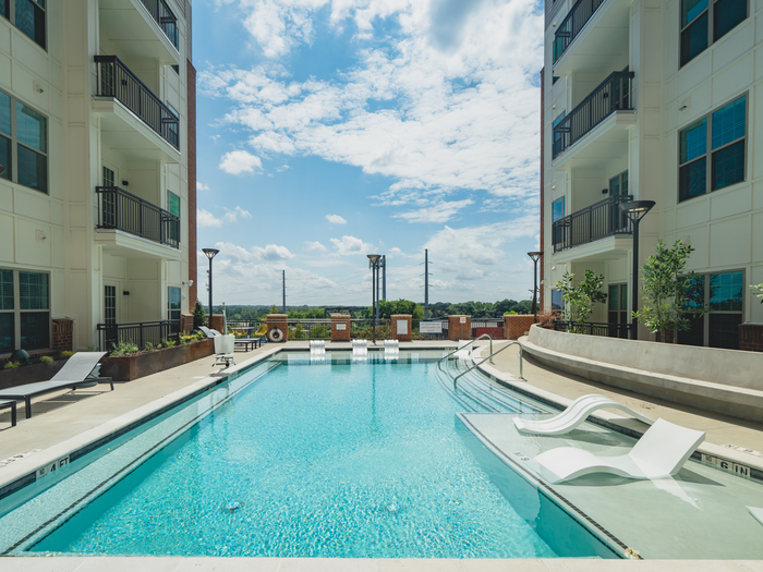 Resort Style Pool | Paloma West Midtown | Atlanta Student Housing