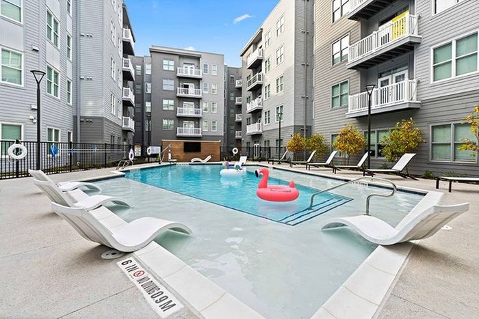 Swimming Pool | Bixby Kennesaw | Off-Campus Housing Near KSU