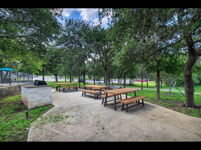 Picnic Area with Grill | Dakota Ranch Student Apartments | Apartments Near Texas State University