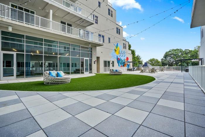 555 Boulevard