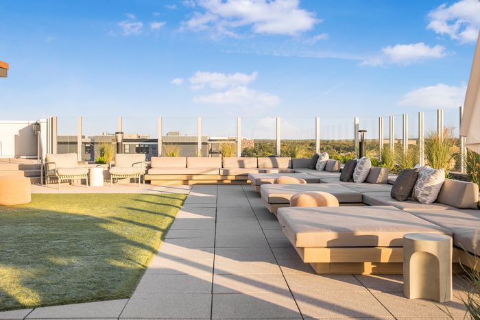 Outdoor Entertainment Space | The Abbot | MSU Apartments