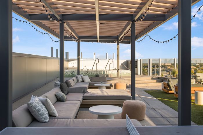 Outdoor Entertainment Space | The Abbot | MSU Student Apartments