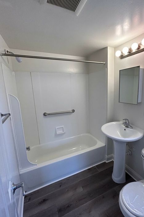 One Bedroom Bathroom