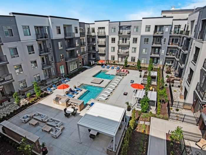Resort Style Pool | Apartments in Overland Park, KS | Avenue 80