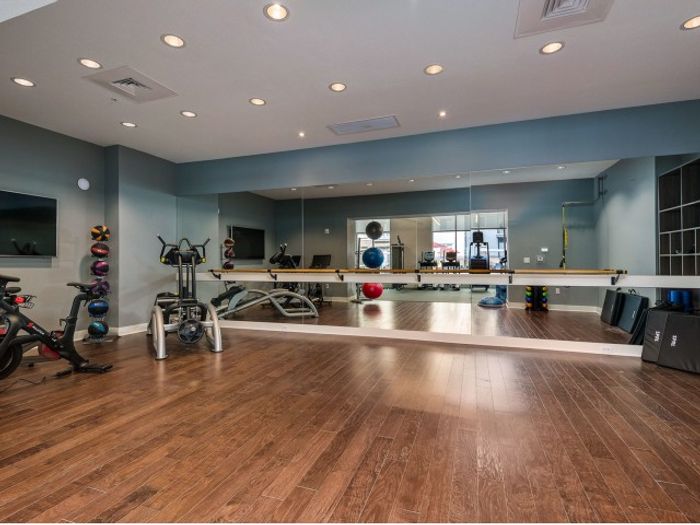 Community Fitness Center | Apartment in Overland Park, KS | Avenue 80